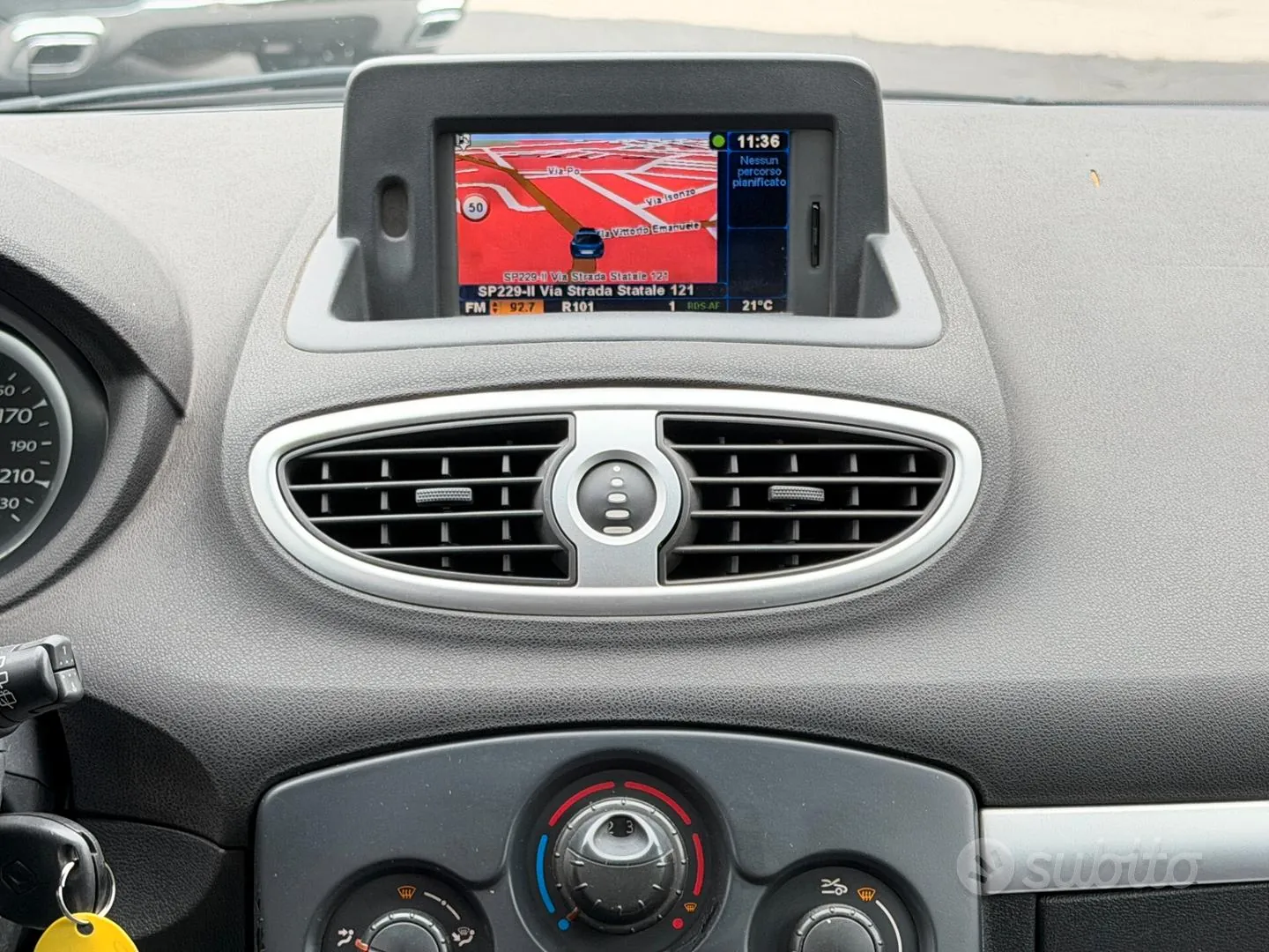 Renault Clio 2010 photo 4