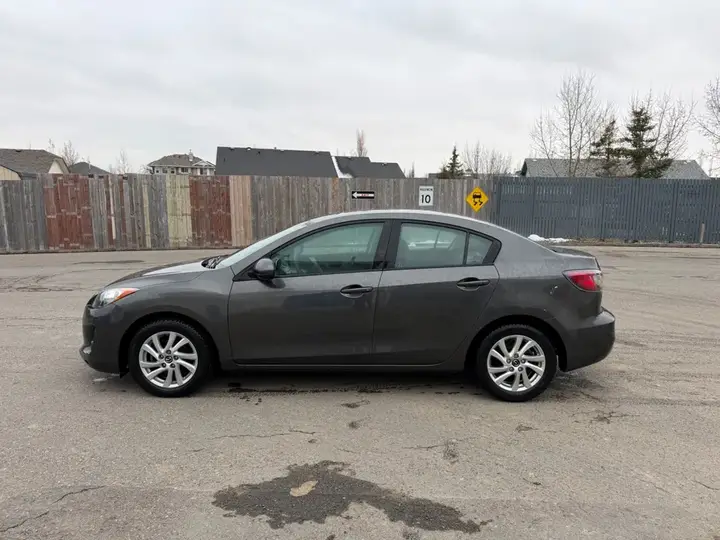 Mazda 3 2013 photo 2