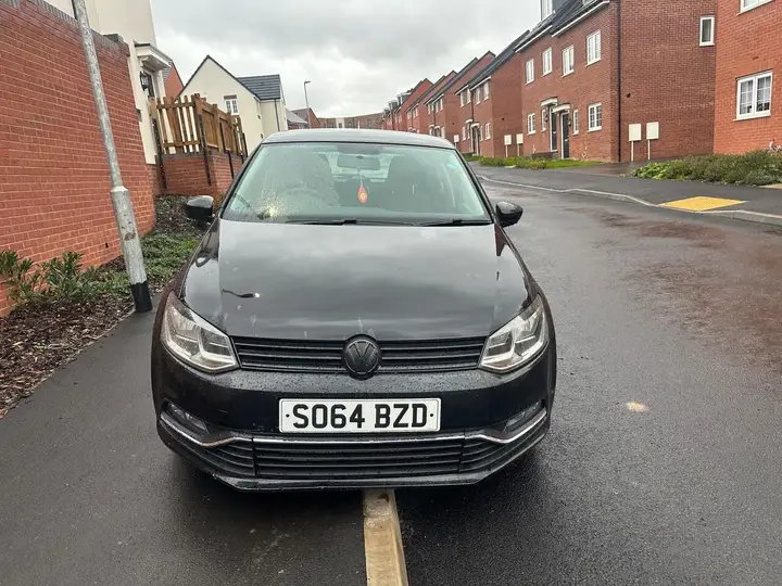 Volkswagen Polo 2015 photo 2