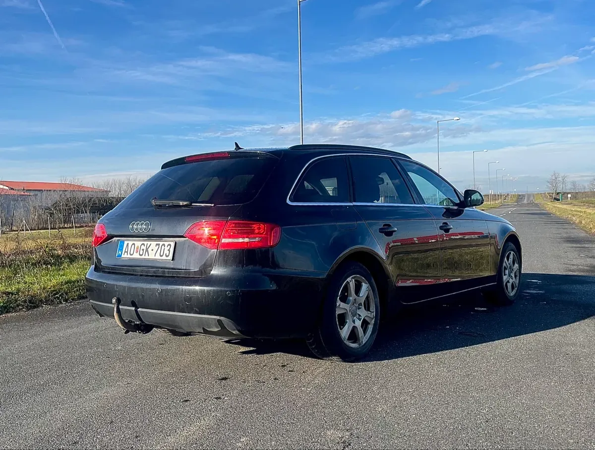 Audi A4 2010 photo 3