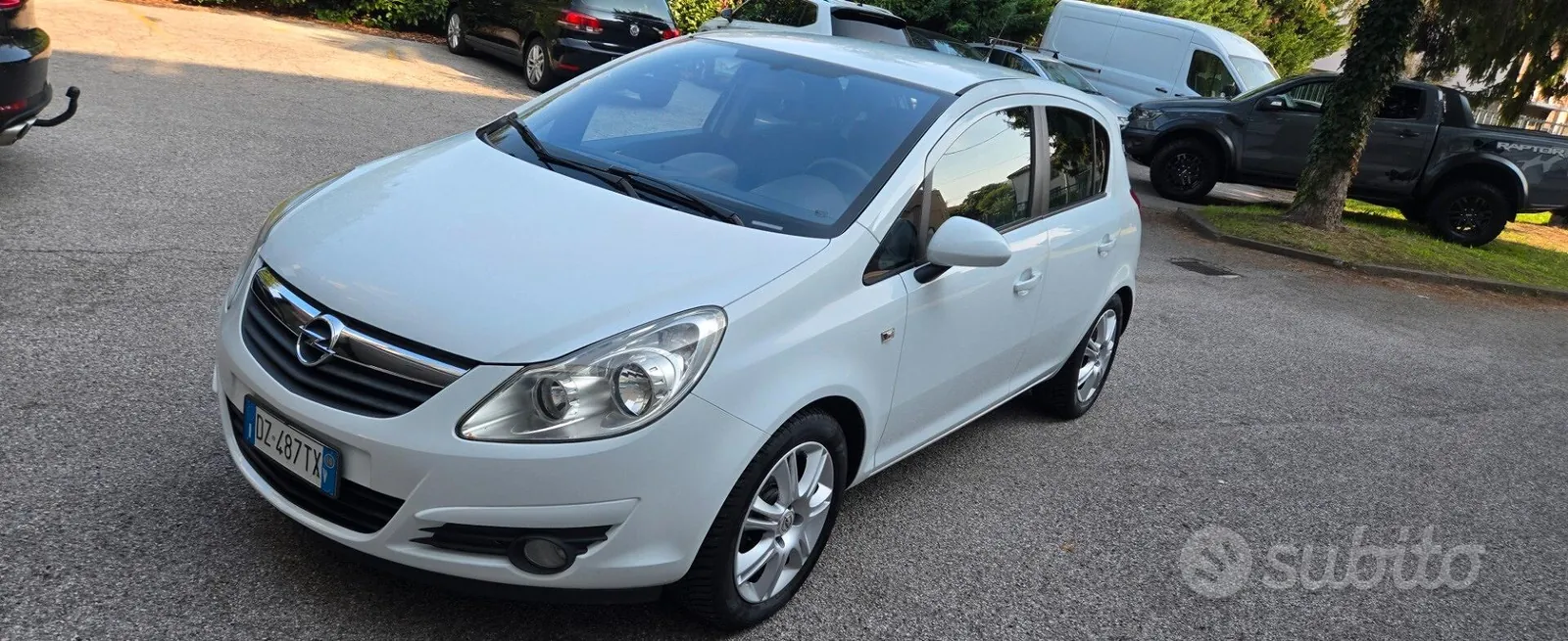 Opel Corsa 2010 photo 2