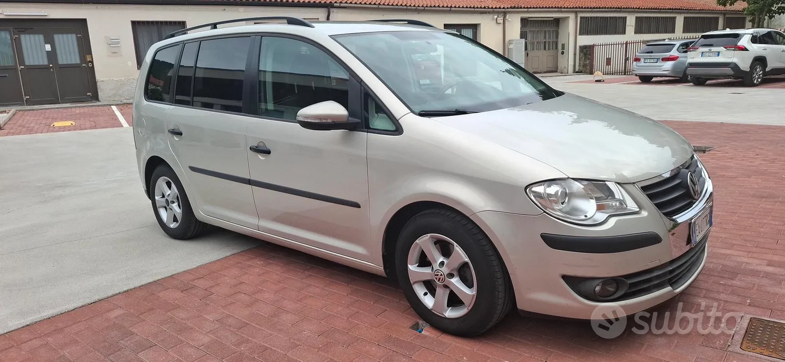 Volkswagen Touran 2010 photo 4
