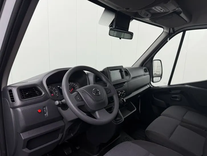 Nissan Interstar 2024 photo 3