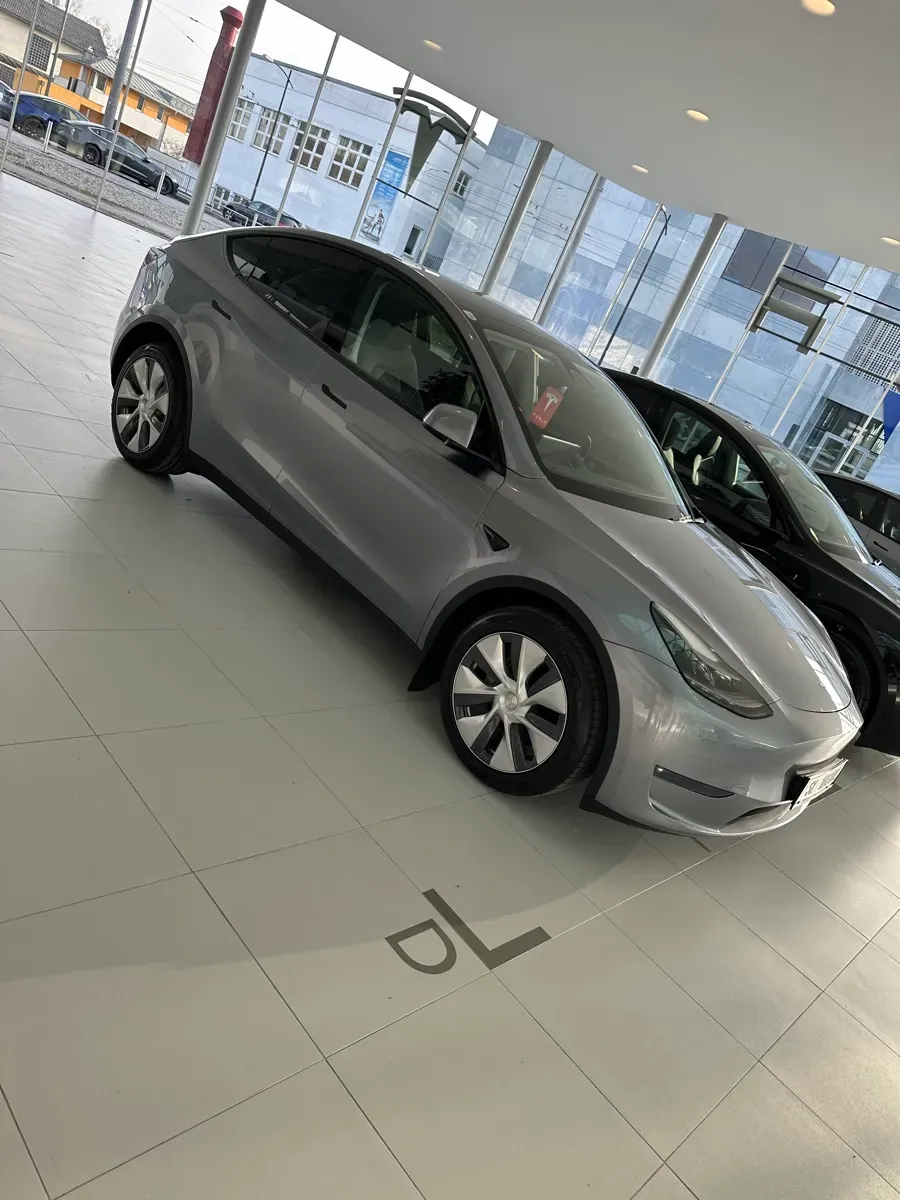 Tesla Model Y 2024 photo 3