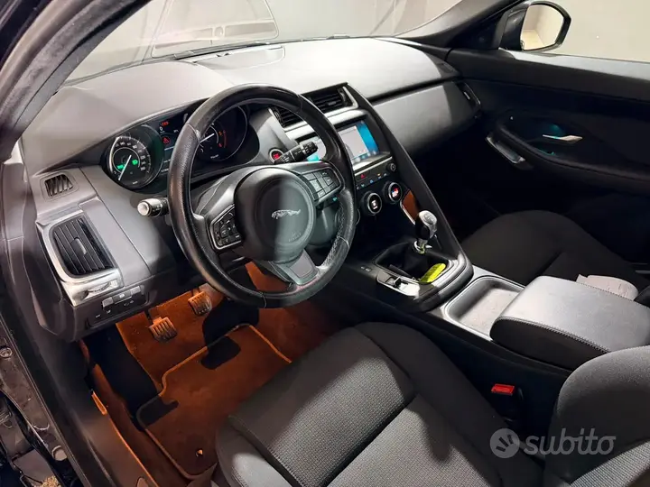 Jaguar E-Pace 2019 photo 4