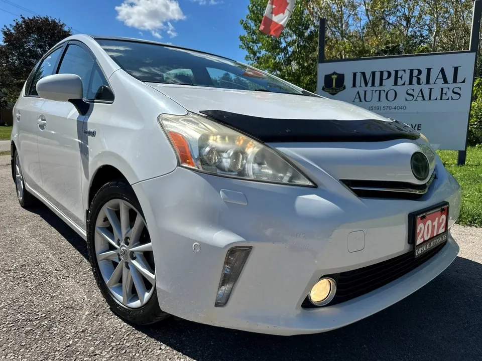 Toyota Prius V 2012 photo 2