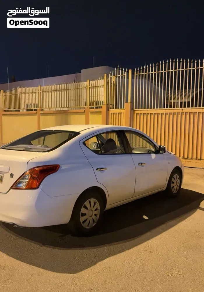 Nissan Sunny 2012 photo 2