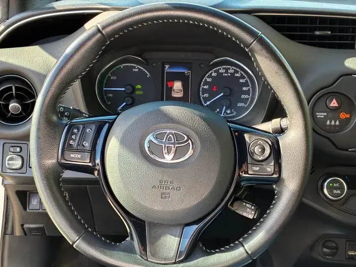 Toyota Yaris 2018 photo 2