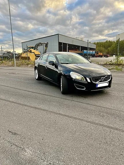 Volvo S60 2011 photo 2