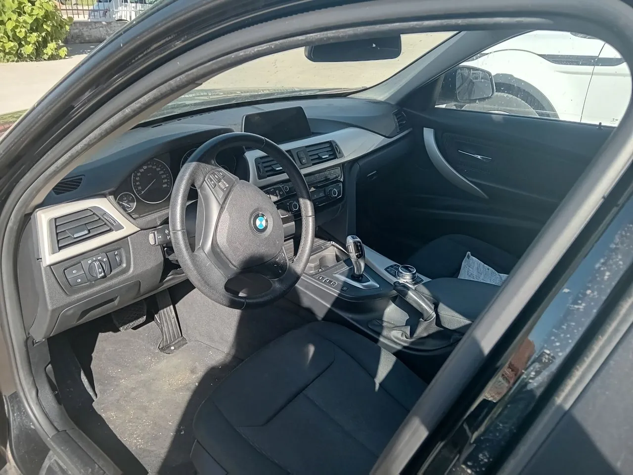 BMW 3 Series 2018 photo 3
