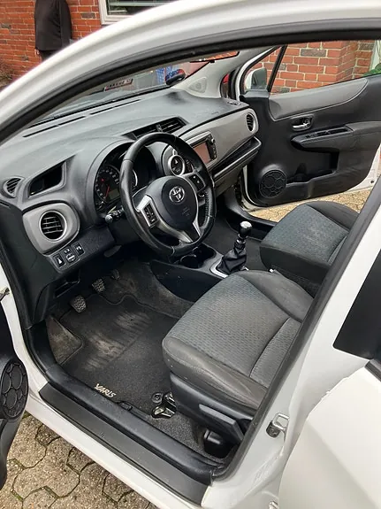 Toyota Yaris 2012 photo 5