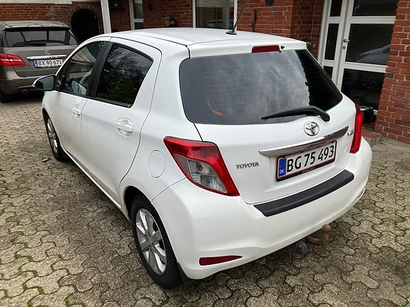 Toyota Yaris 2012 photo 4