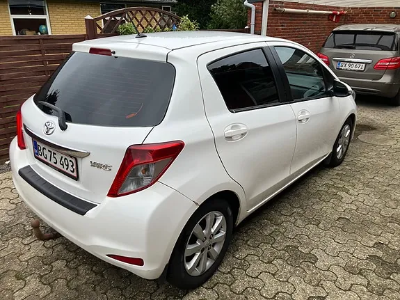 Toyota Yaris 2012 photo 3