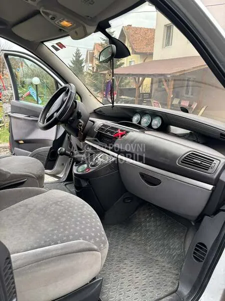 Peugeot 807 2005 photo 2