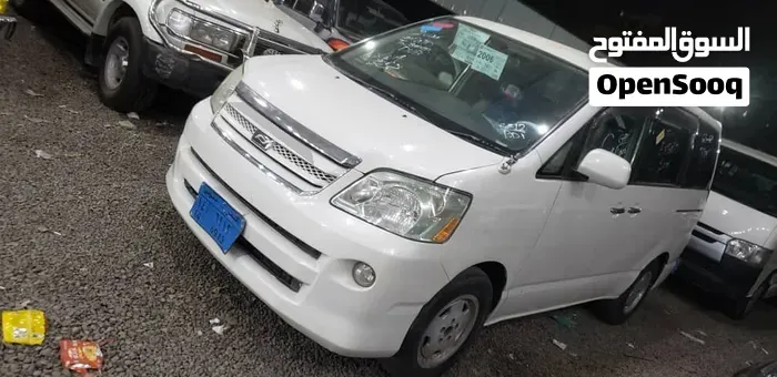 Toyota Voxy 2006 photo 2