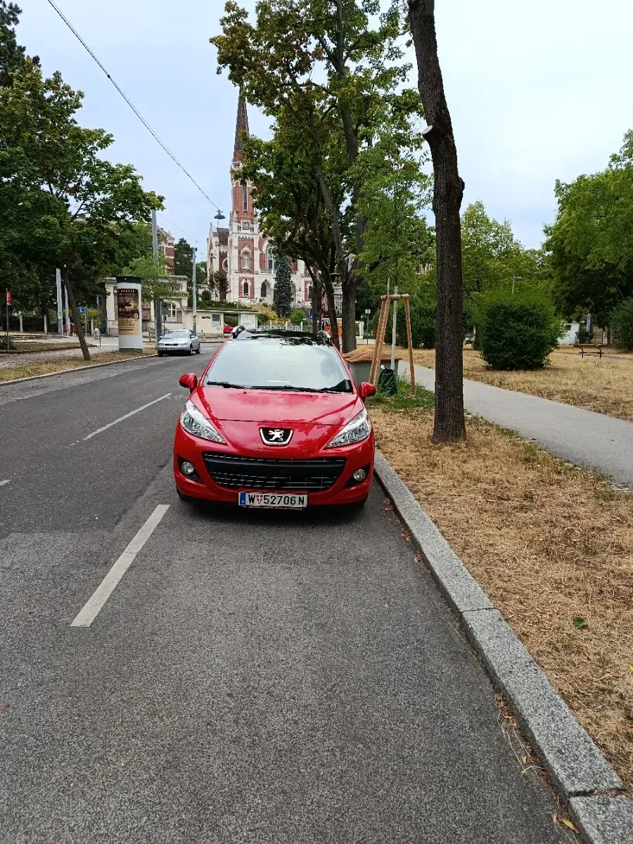 Peugeot 207 2011 photo 2
