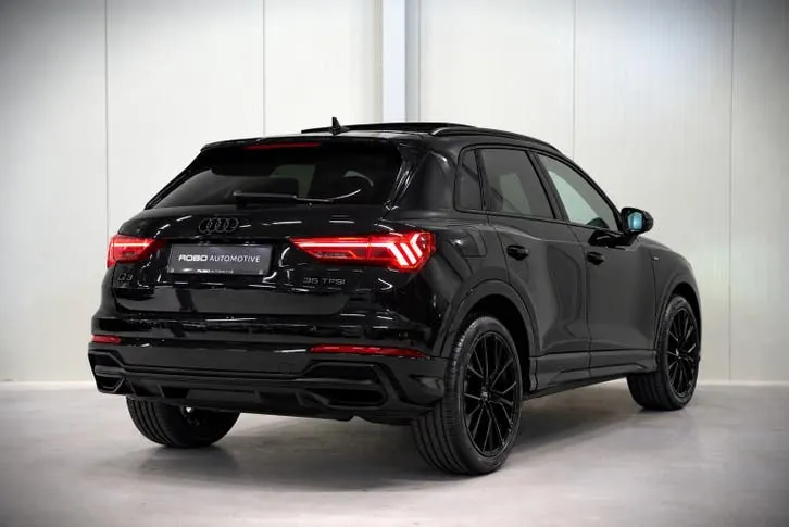 Audi Q3 2019 photo 2