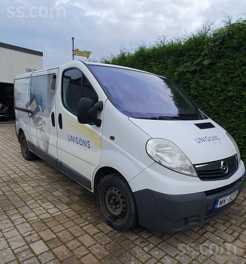 Opel Vivaro 2012 photo 2