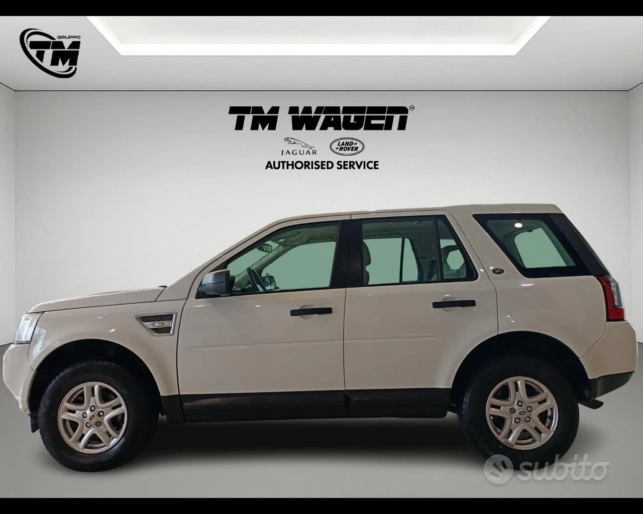 Land Rover Freelander 2011 photo 3