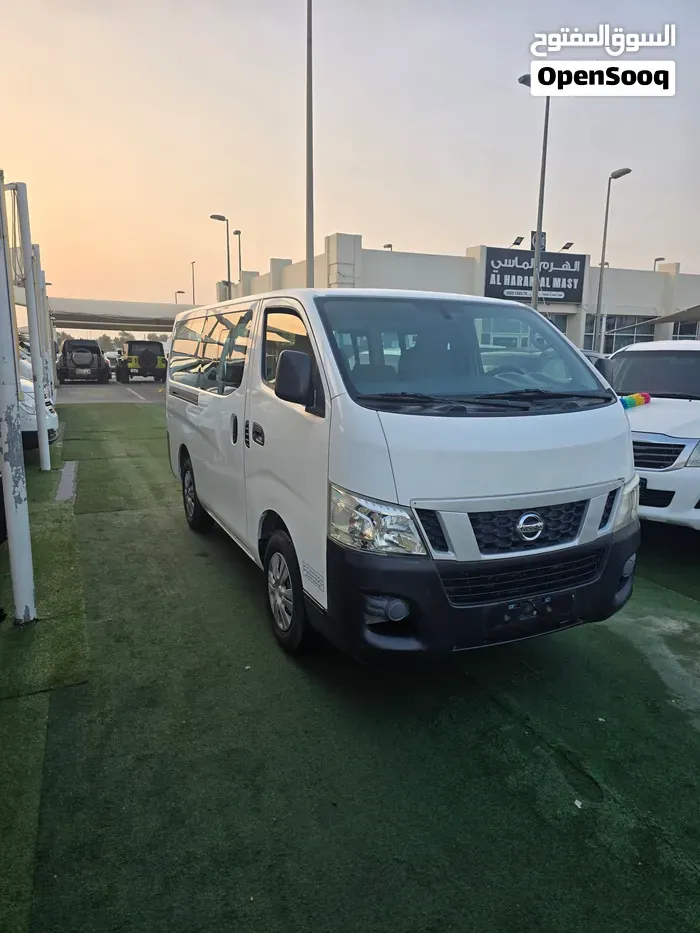 Nissan Urvan 2015 photo 2