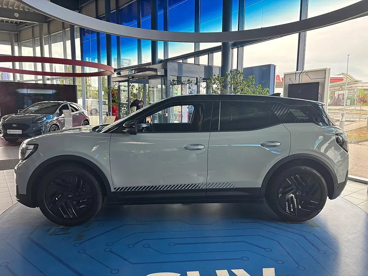Ford Explorer photo 3