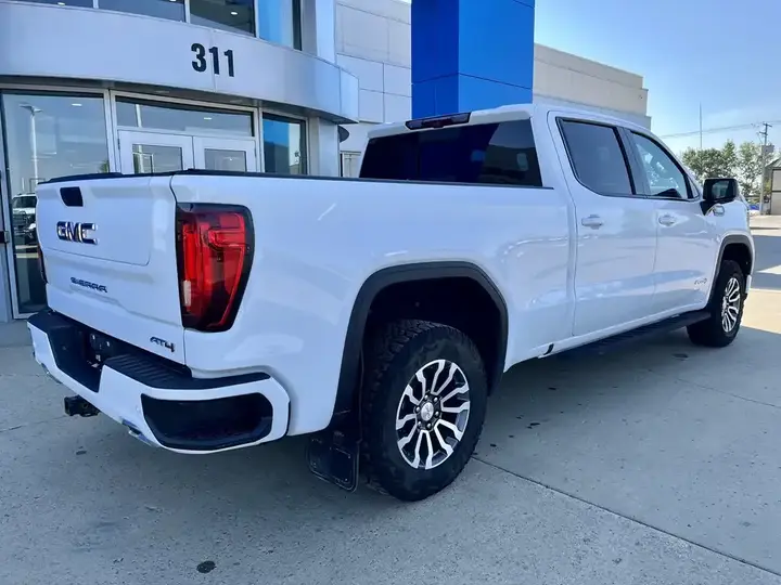GMC Sierra 1500 2023 photo 2