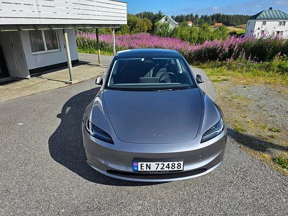 Tesla Model 3 2025 photo 5