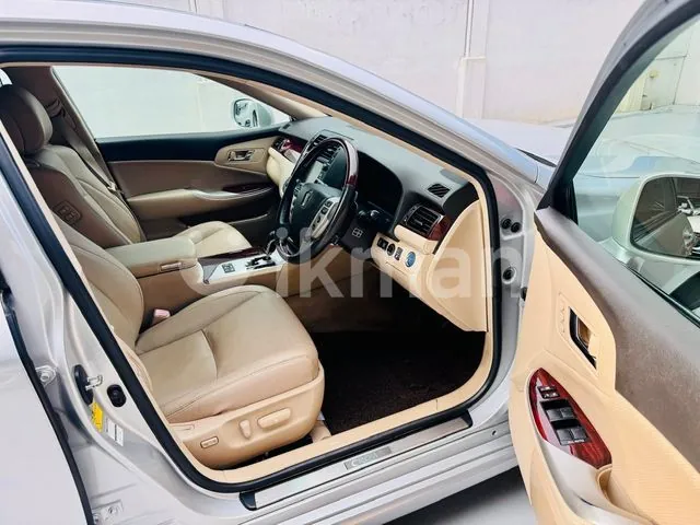 Toyota Crown 2010 photo 4