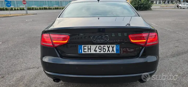 Audi A8 2011 photo 3