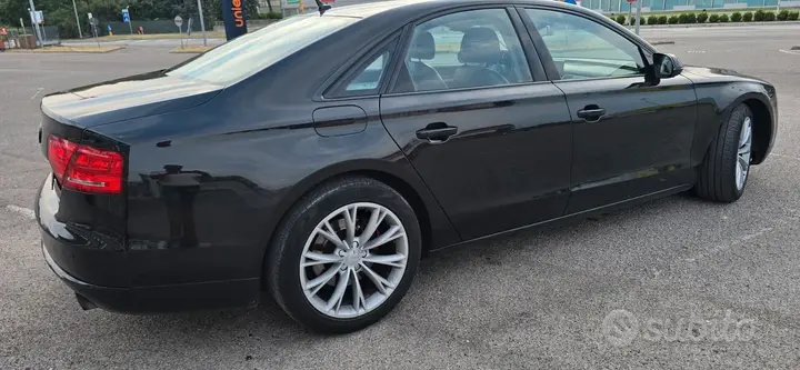 Audi A8 2011 photo 4