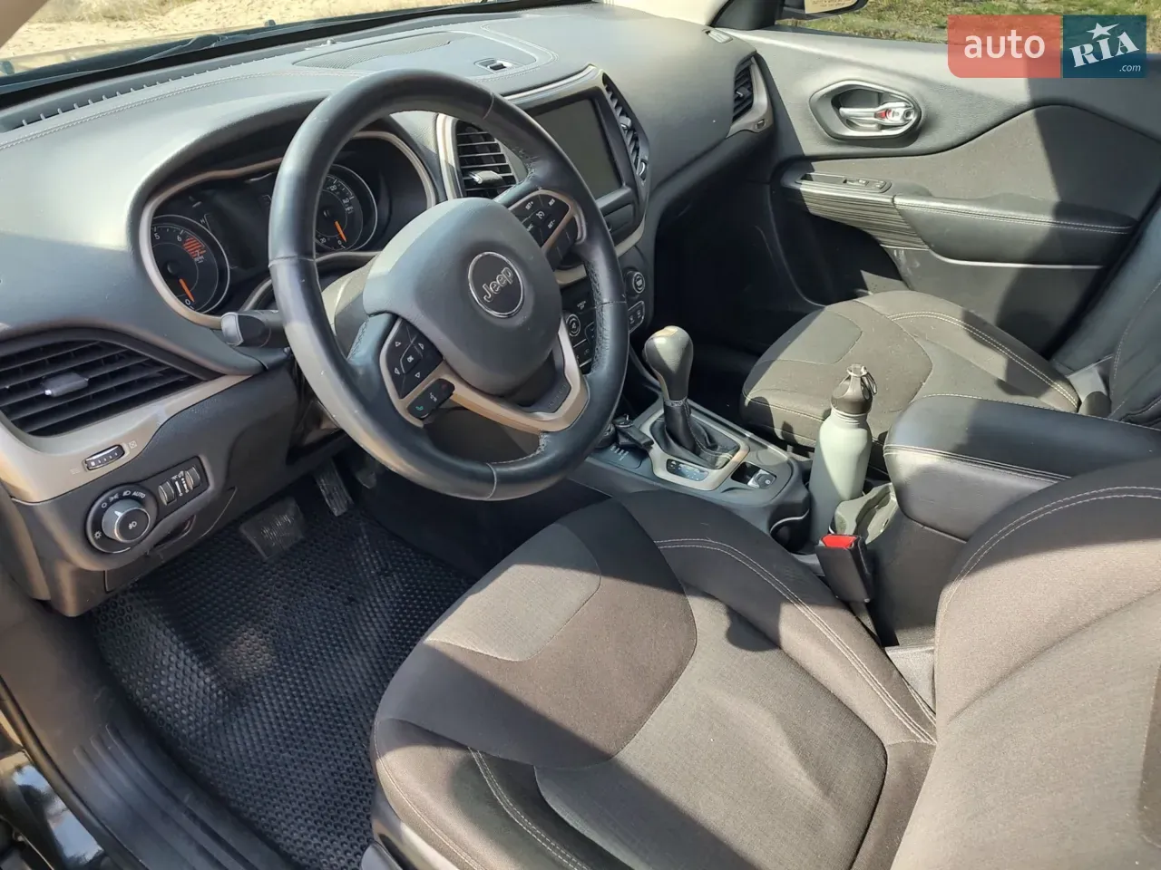 Jeep Cherokee 2016 photo 3