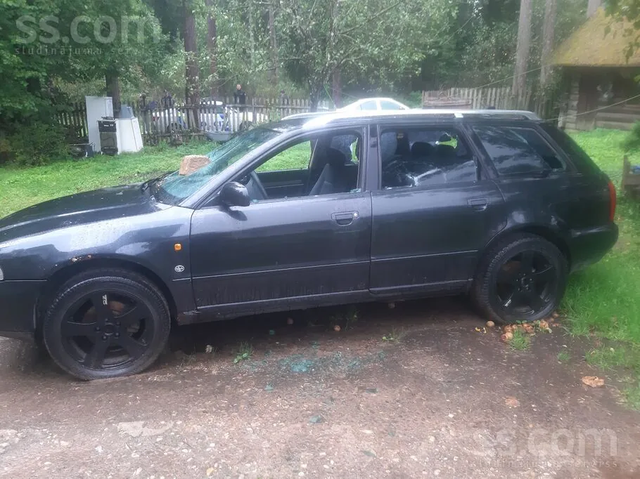 Audi A4 1998 photo 4