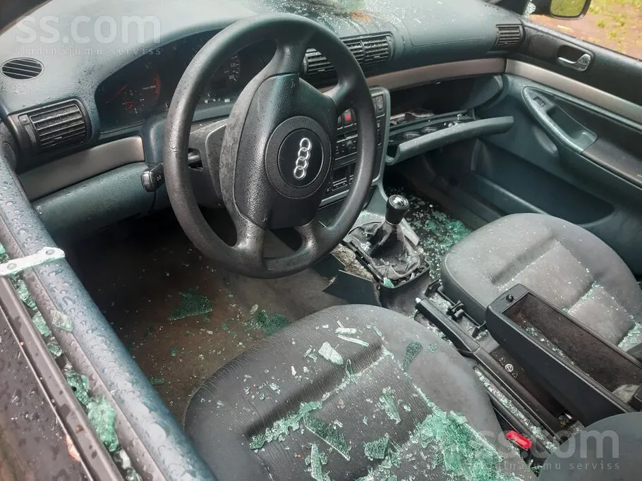 Audi A4 1998 photo 5