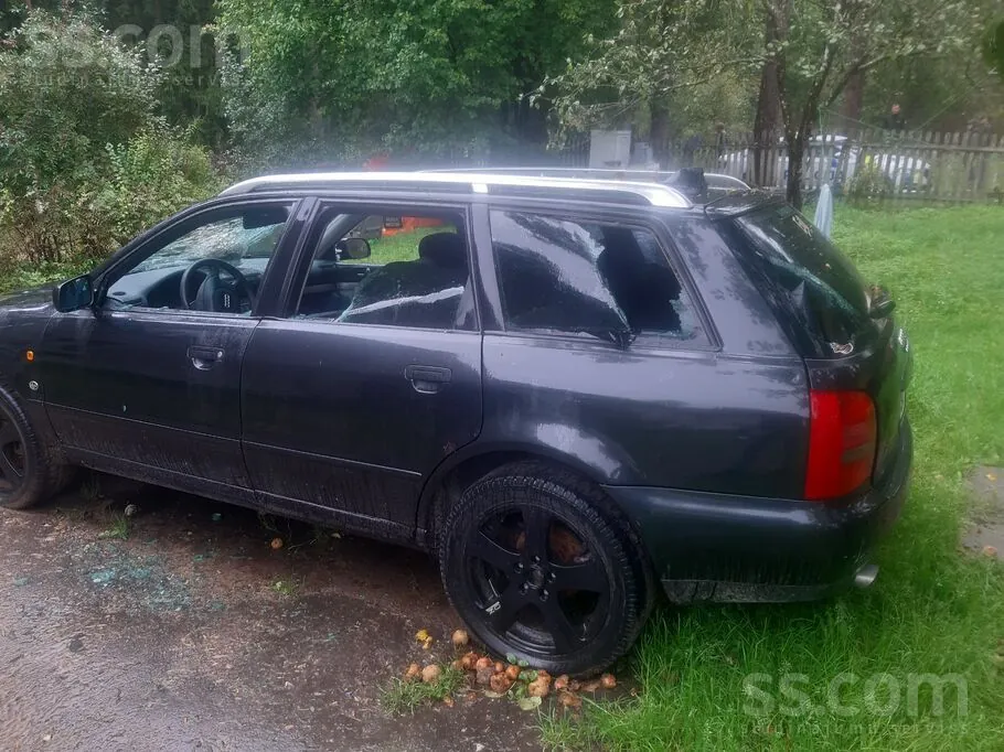 Audi A4 1998 photo 3