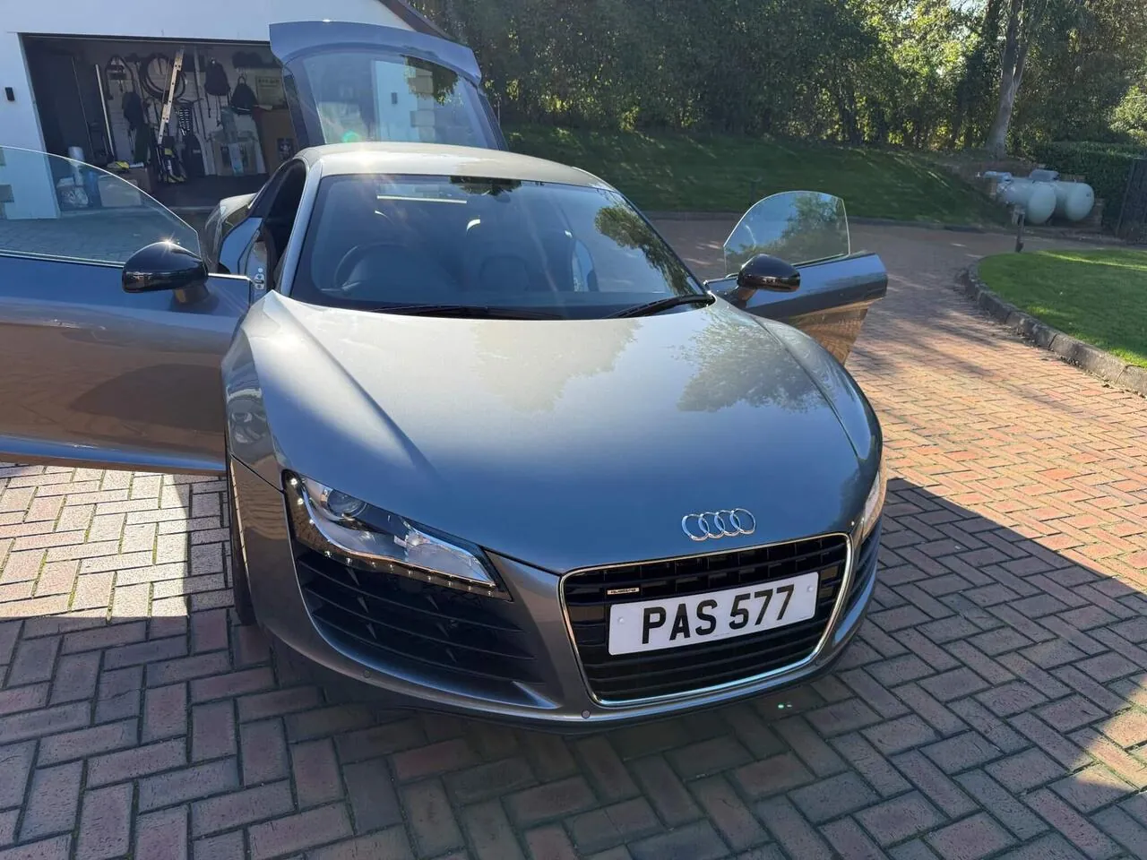 Audi R8 2012 photo 5