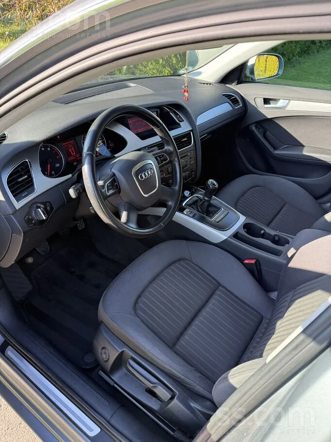 Audi A4 2010 photo 5