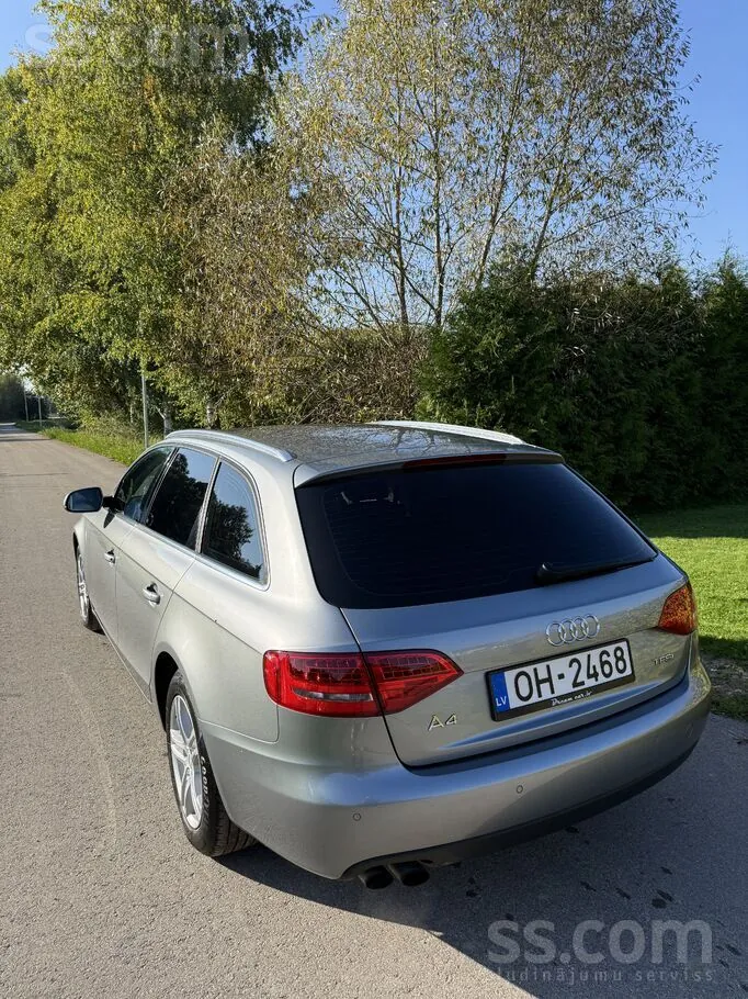 Audi A4 2010 photo 2