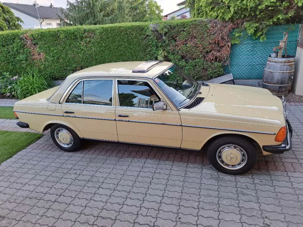 Mercedes-Benz E-Class 1979 photo 2