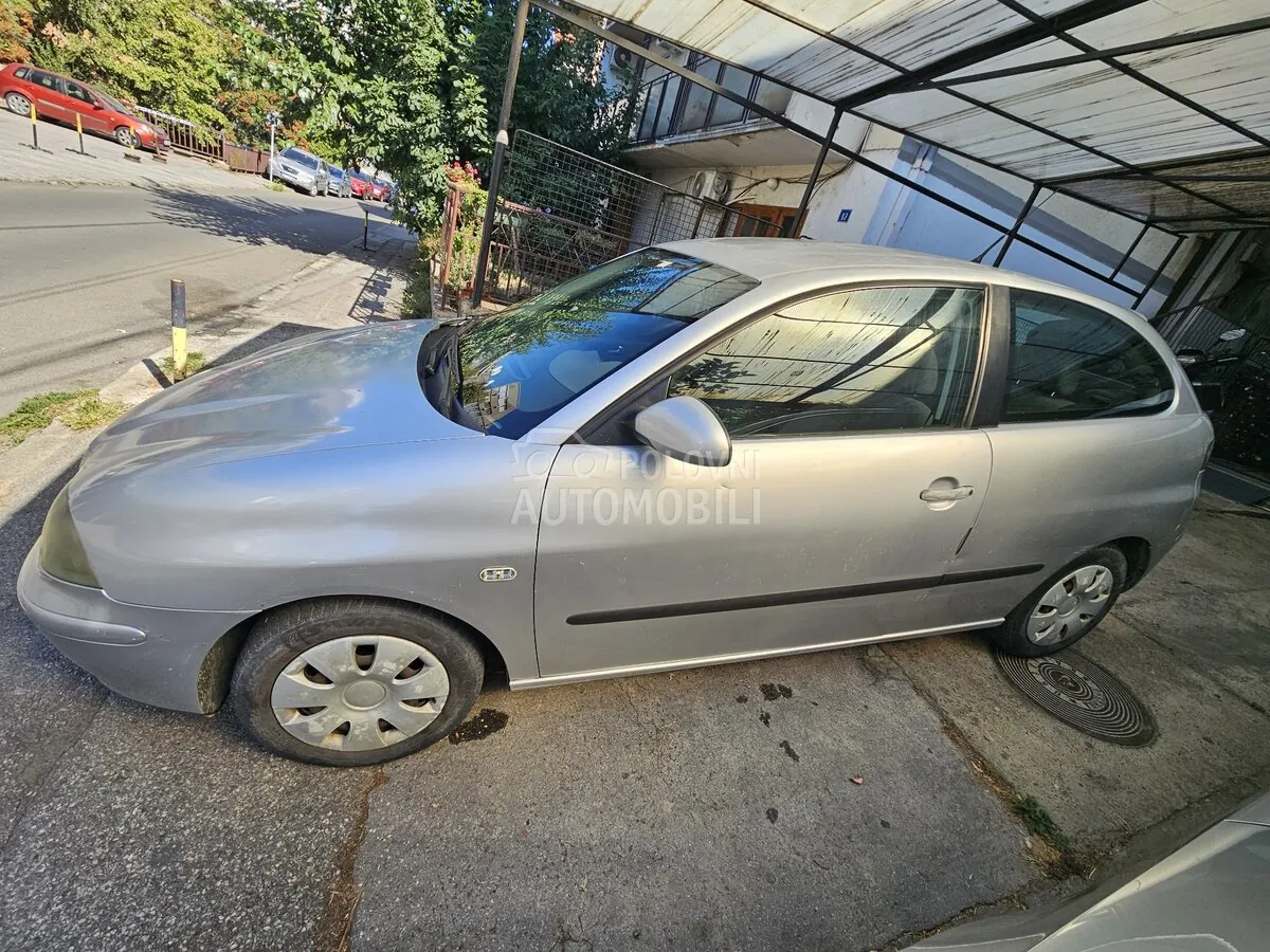 Seat Ibiza 2002 photo 2
