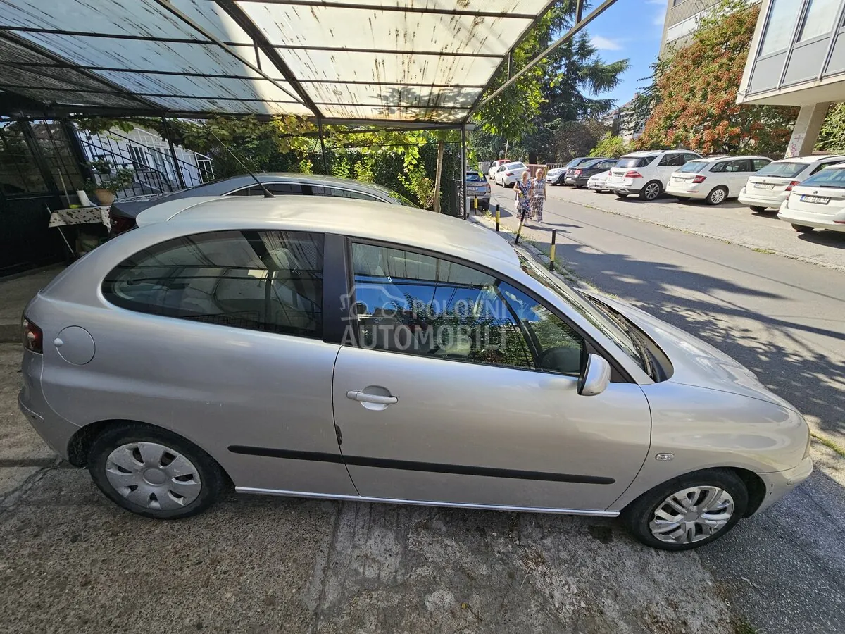 Seat Ibiza 2002 photo 4