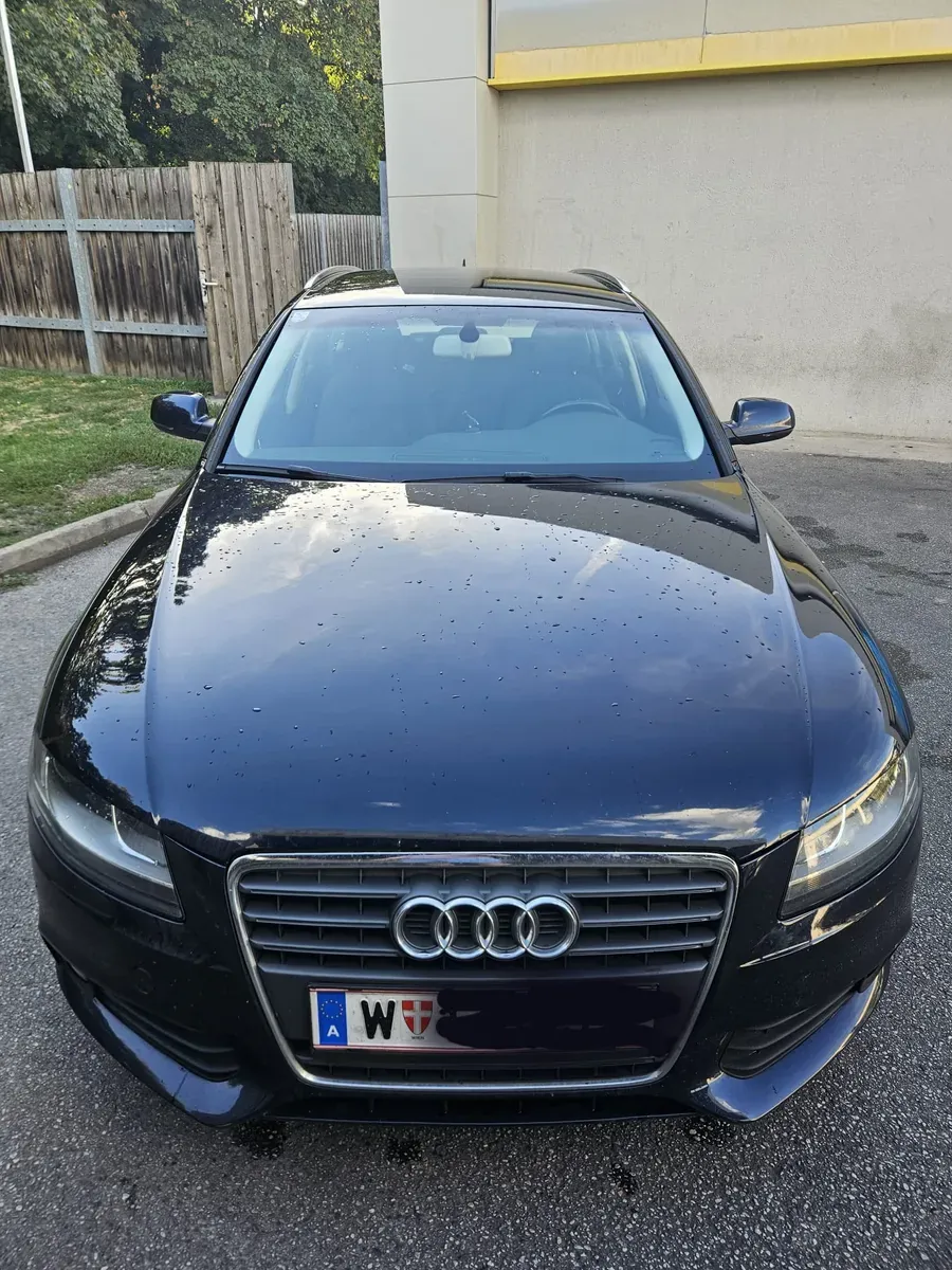 Audi A4 2011 photo 2