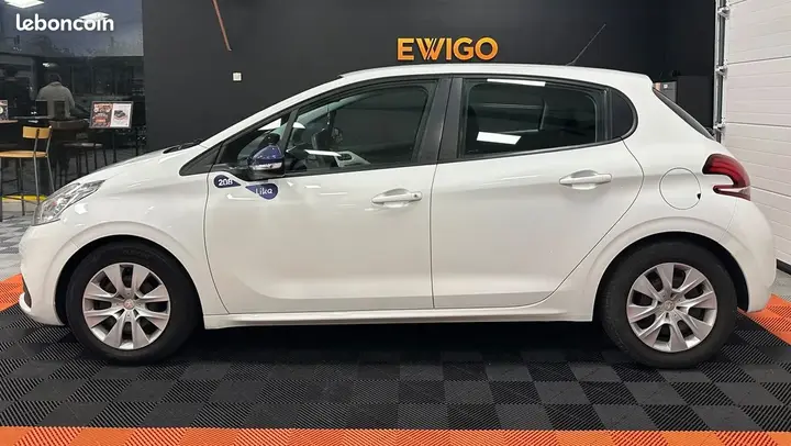 Peugeot 208 2018 photo 3