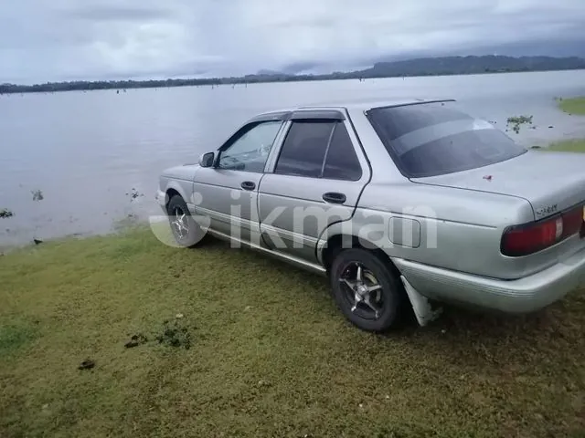 Nissan Sunny 1992 photo 2