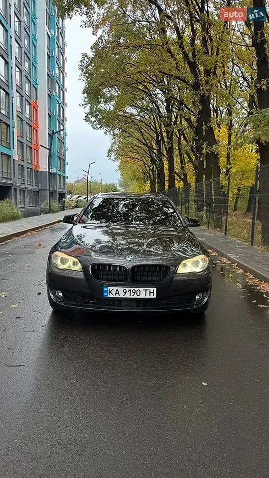 BMW 5 Series 2012 photo 2
