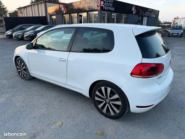 Volkswagen Golf 2011 photo 2