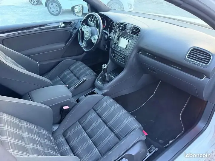Volkswagen Golf 2011 photo 5