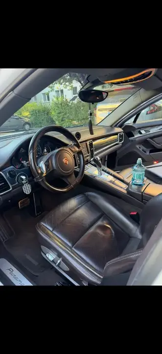 Porsche Panamera 2011 photo 2