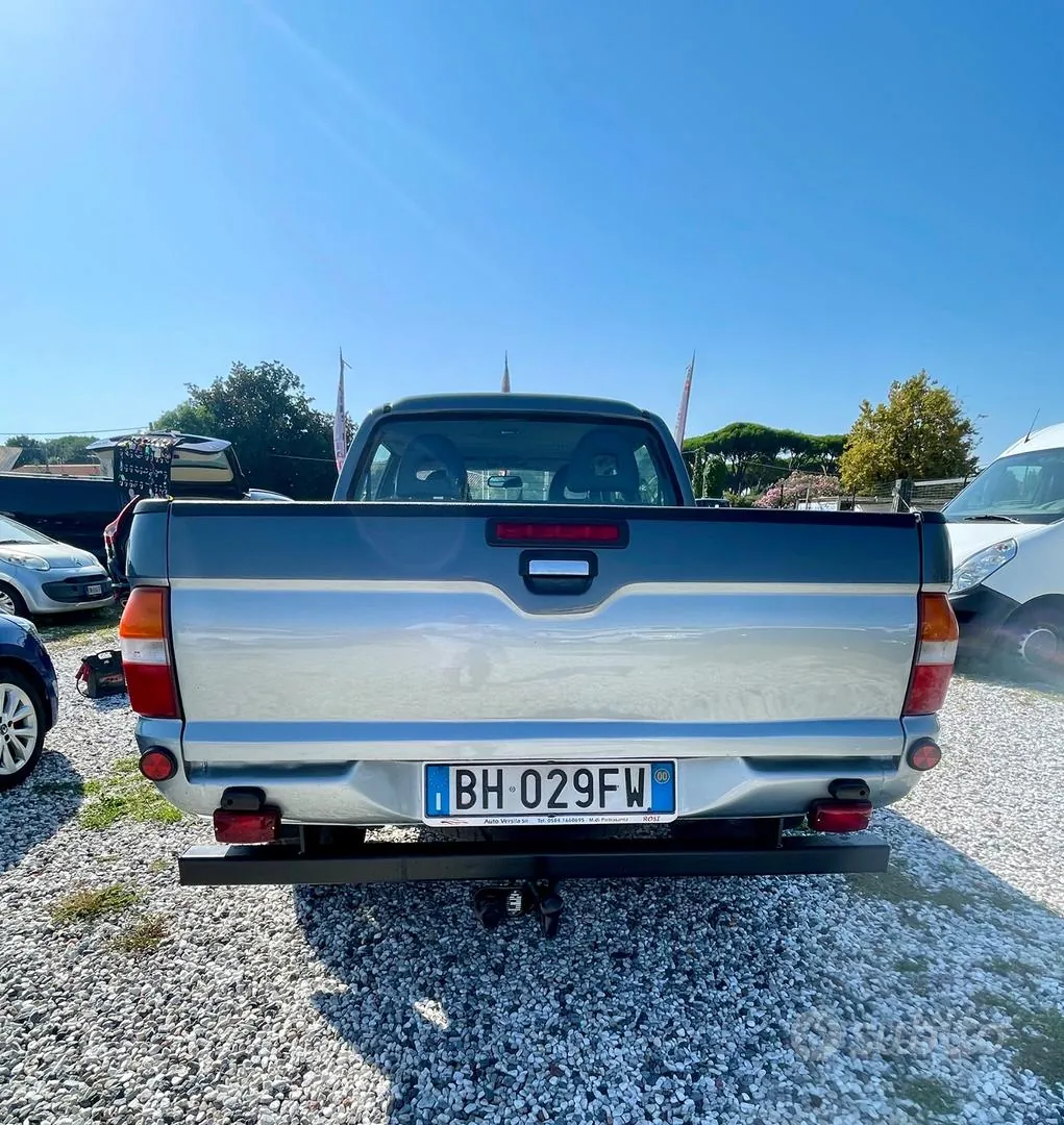 Mitsubishi L200 2000 photo 4