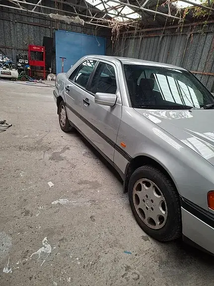 Mercedes-Benz C 220 1993 photo 5