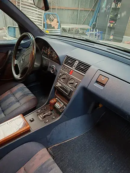 Mercedes-Benz C 220 1993 photo 4
